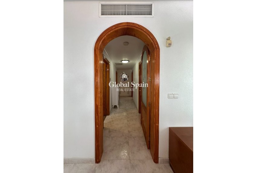 Odsprzedaż - WILLA  -
ORIHUELA COSTA - 