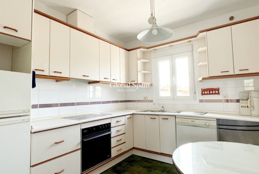 Odsprzedaż - WILLA  -
ORIHUELA COSTA - 