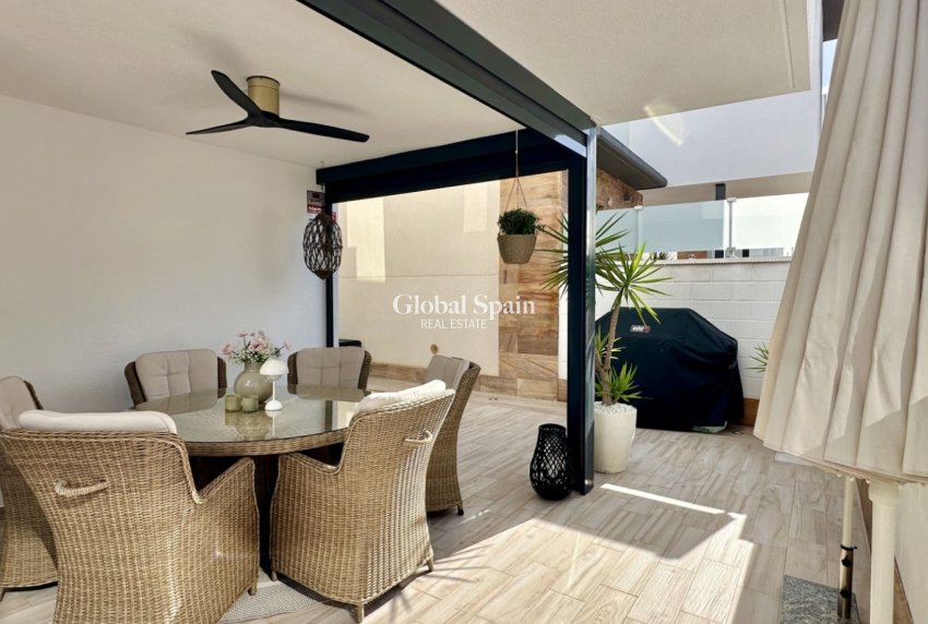 Odsprzedaż - WILLA  -
ORIHUELA COSTA - 