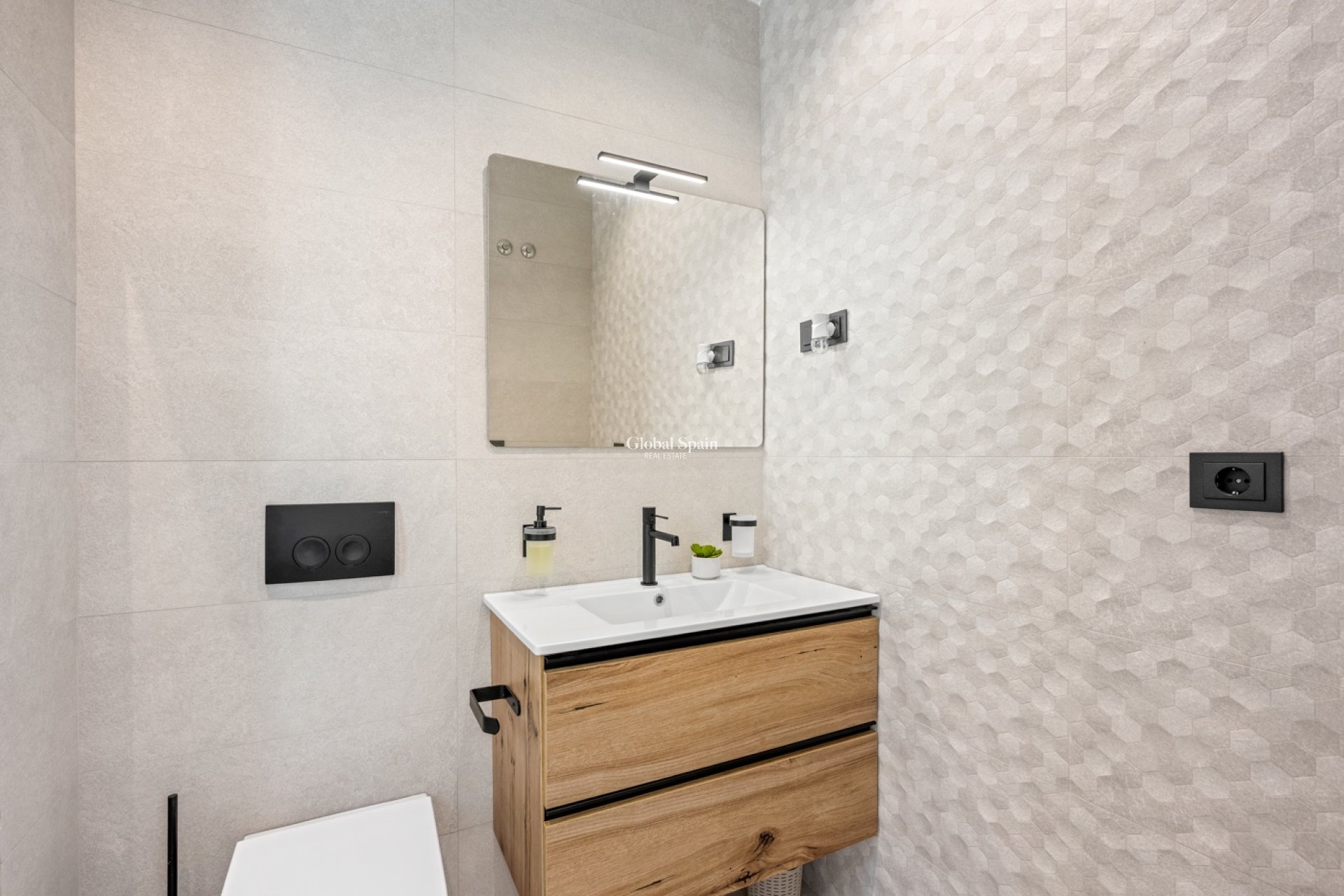 Odsprzedaż - WILLA  -
ORIHUELA COSTA - 