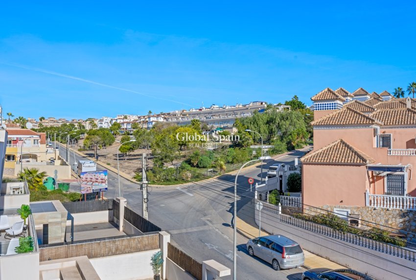 Odsprzedaż - WILLA  -
ORIHUELA COSTA - 