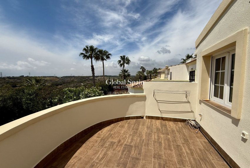 Odsprzedaż - WILLA  -
ORIHUELA COSTA - 