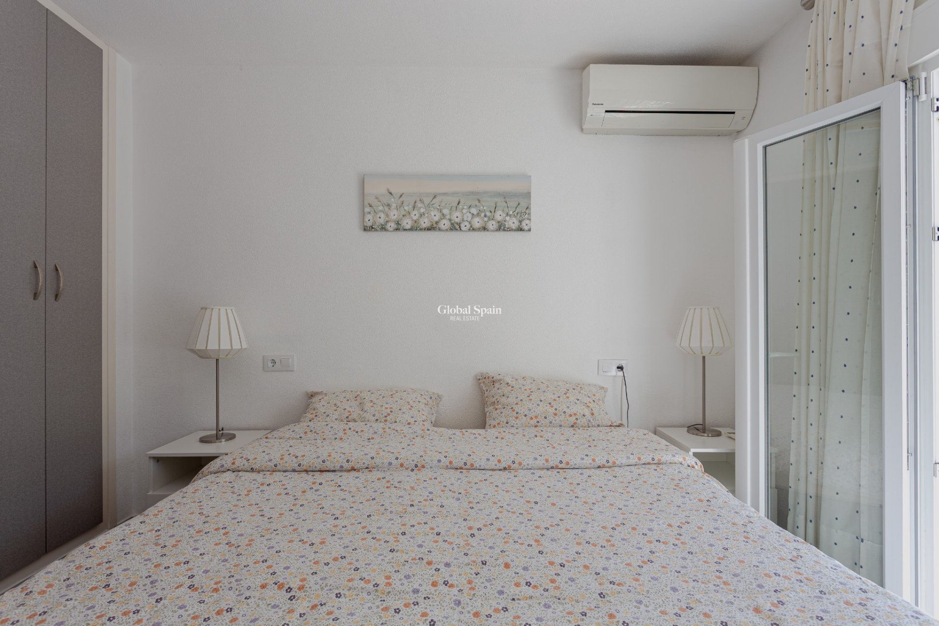 Odsprzedaż - WILLA  -
ORIHUELA COSTA - 