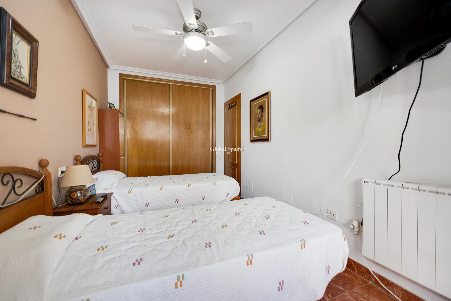 Odsprzedaż - WILLA  -
ORIHUELA COSTA - 