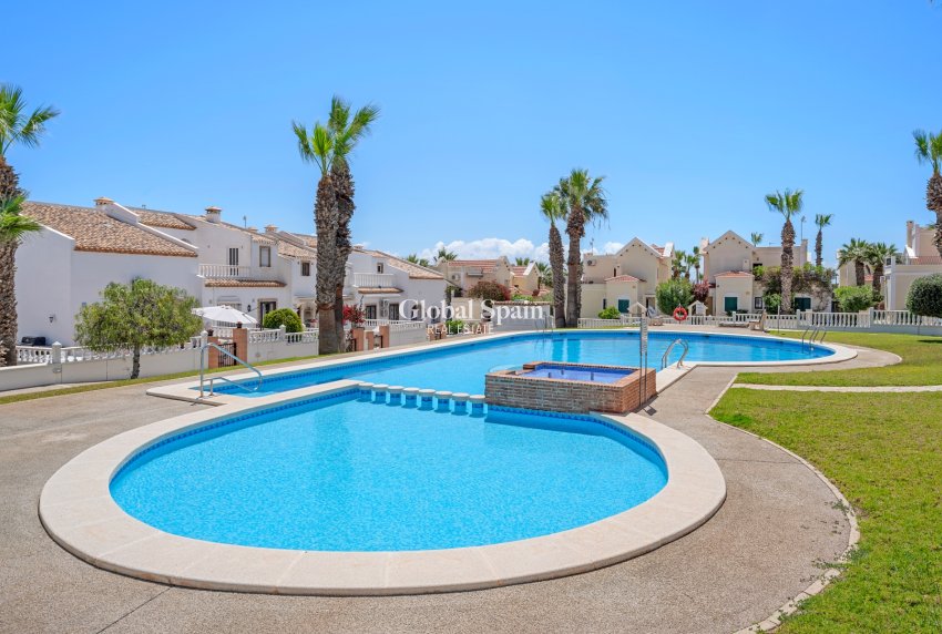 Odsprzedaż - WILLA  -
ORIHUELA COSTA - 