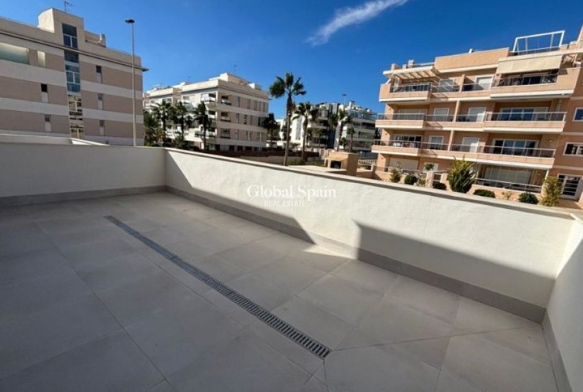 Odsprzedaż - WILLA  -
ORIHUELA COSTA - 