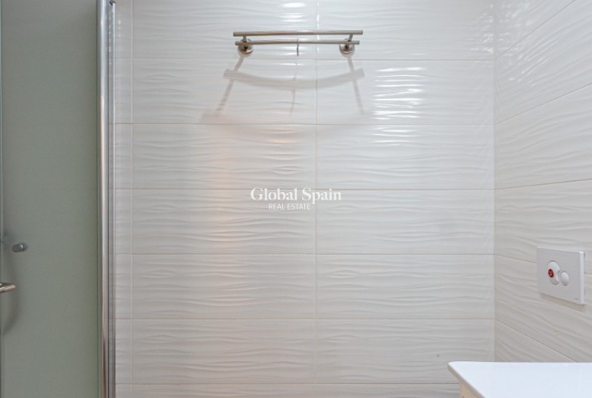 Odsprzedaż - WILLA  -
ORIHUELA COSTA - 