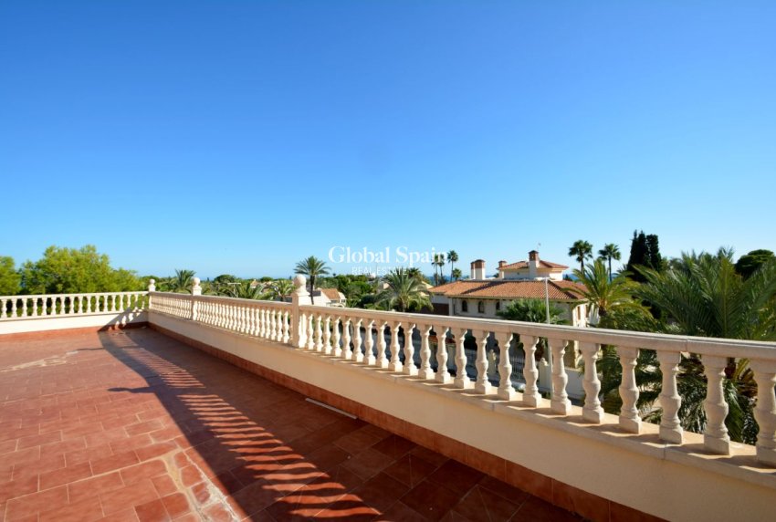 Odsprzedaż - WILLA  -
ORIHUELA COSTA - 