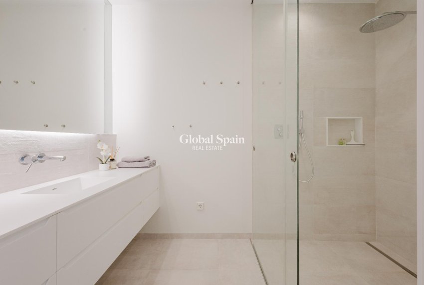 Odsprzedaż - WILLA  -
ORIHUELA COSTA - 