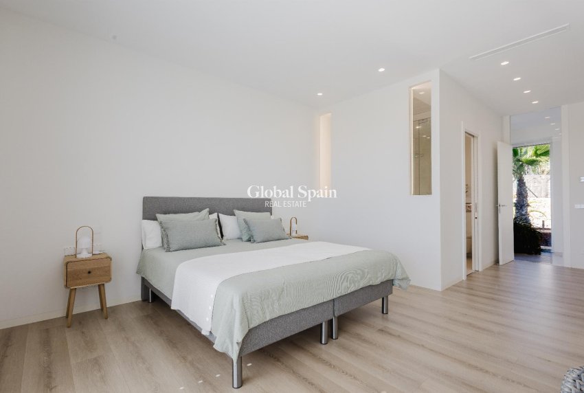 Odsprzedaż - WILLA  -
ORIHUELA COSTA - 