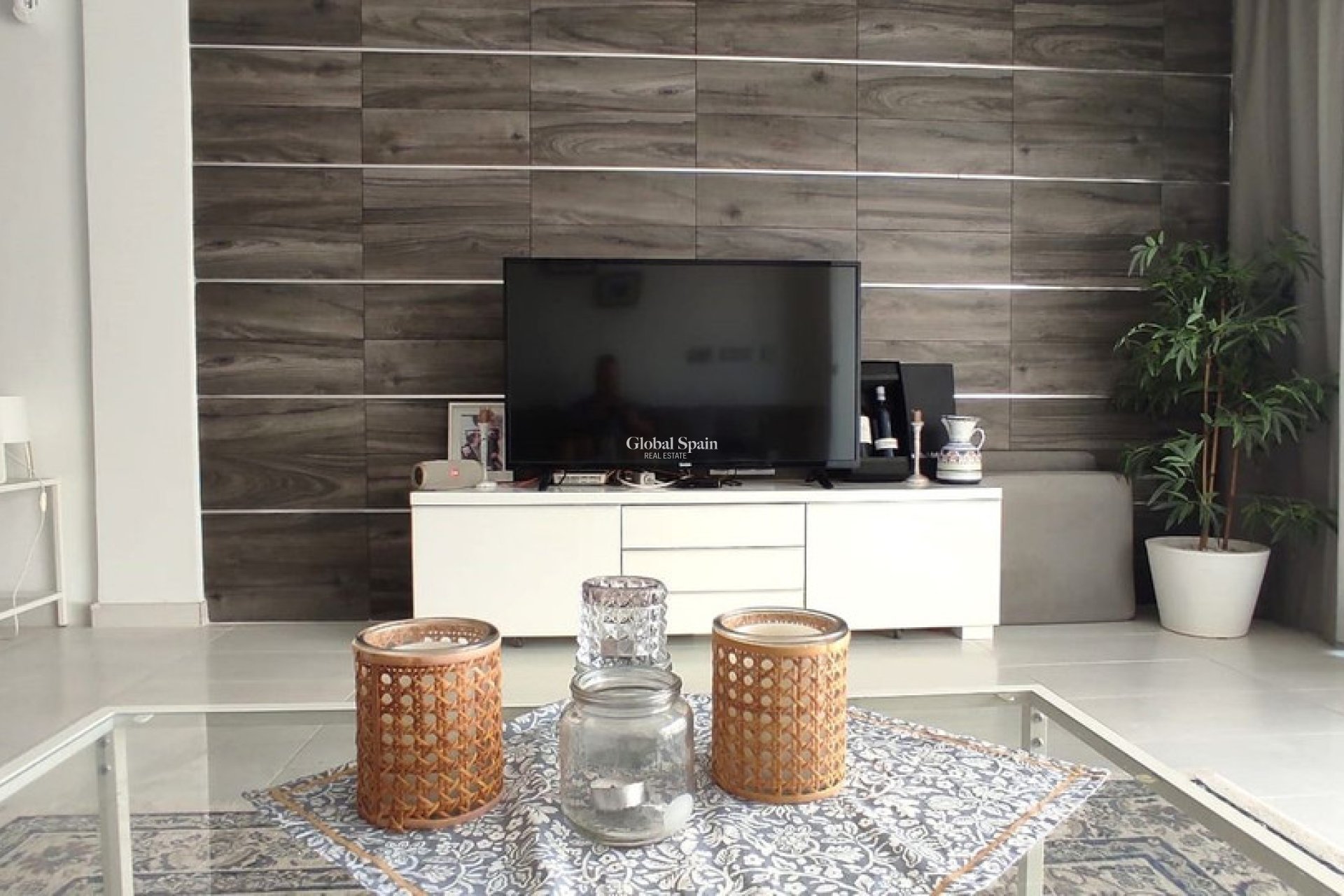 Odsprzedaż - WILLA  -
ORIHUELA COSTA - 