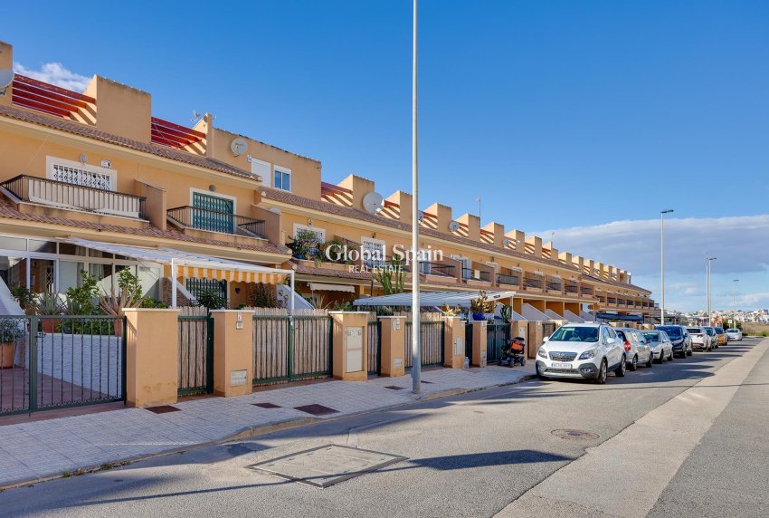 Odsprzedaż - WILLA  -
ORIHUELA COSTA - 