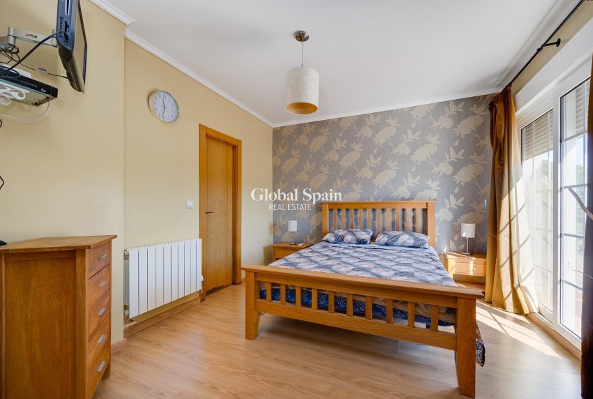 Odsprzedaż - WILLA  -
ORIHUELA COSTA - 