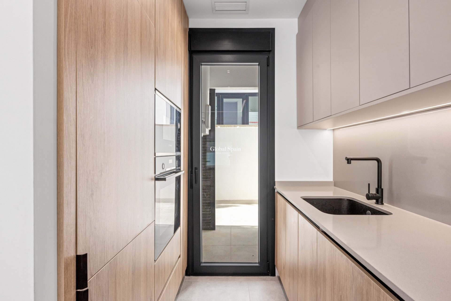 Odsprzedaż - WILLA  -
ORIHUELA COSTA - 