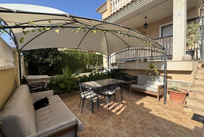 Odsprzedaż - WILLA  -
ORIHUELA COSTA - 