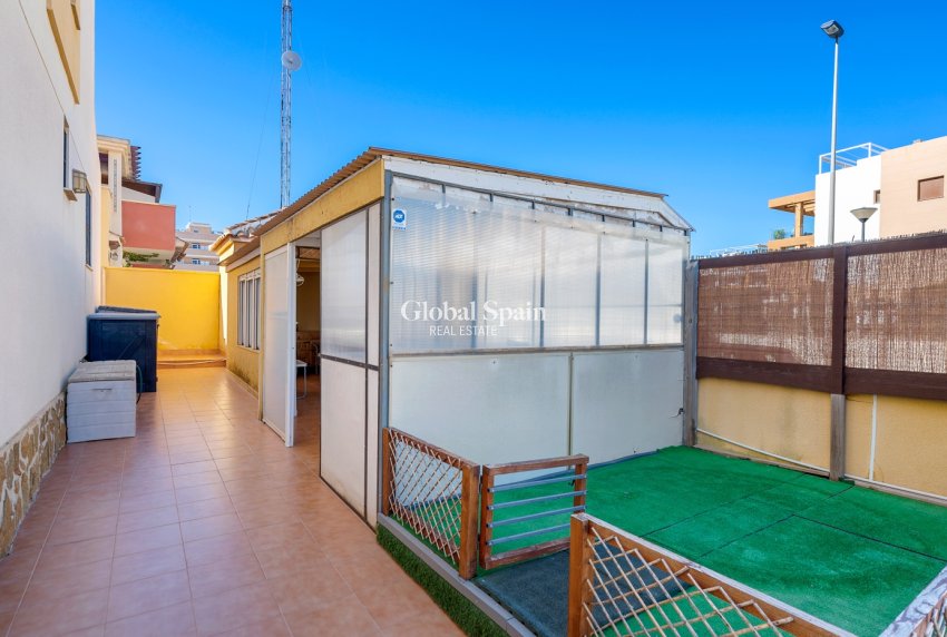 Odsprzedaż - WILLA  -
ORIHUELA COSTA - 