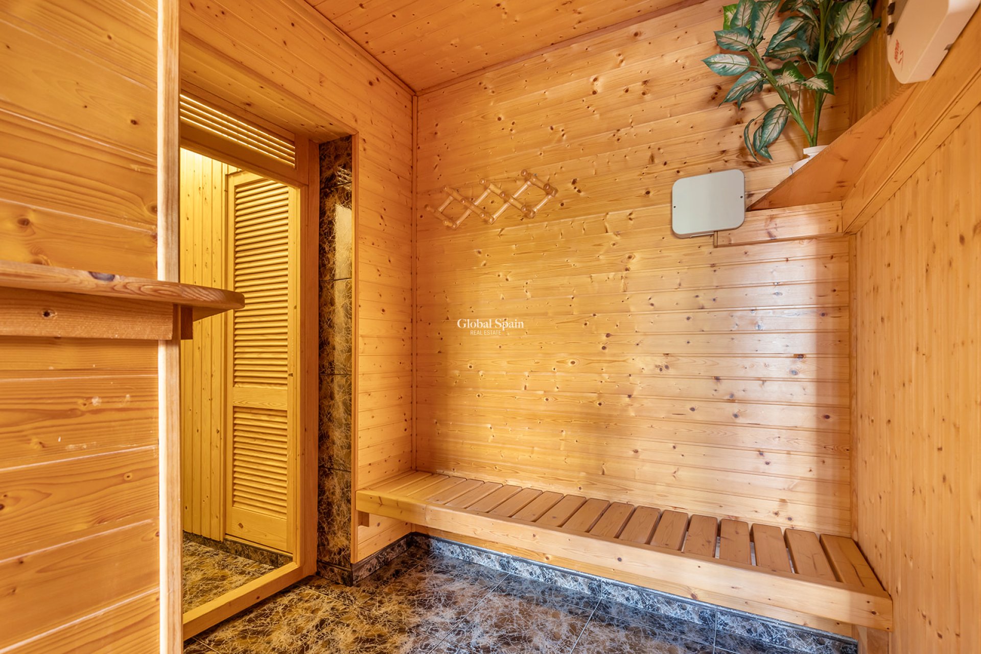 Odsprzedaż - WILLA  -
ORIHUELA COSTA - 