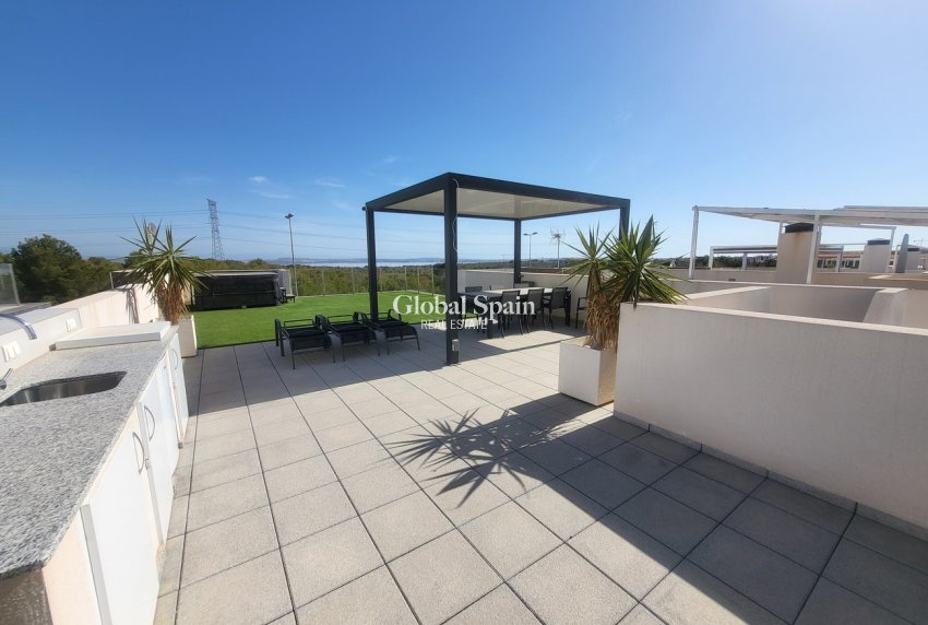 Odsprzedaż - WILLA  -
ORIHUELA COSTA - 