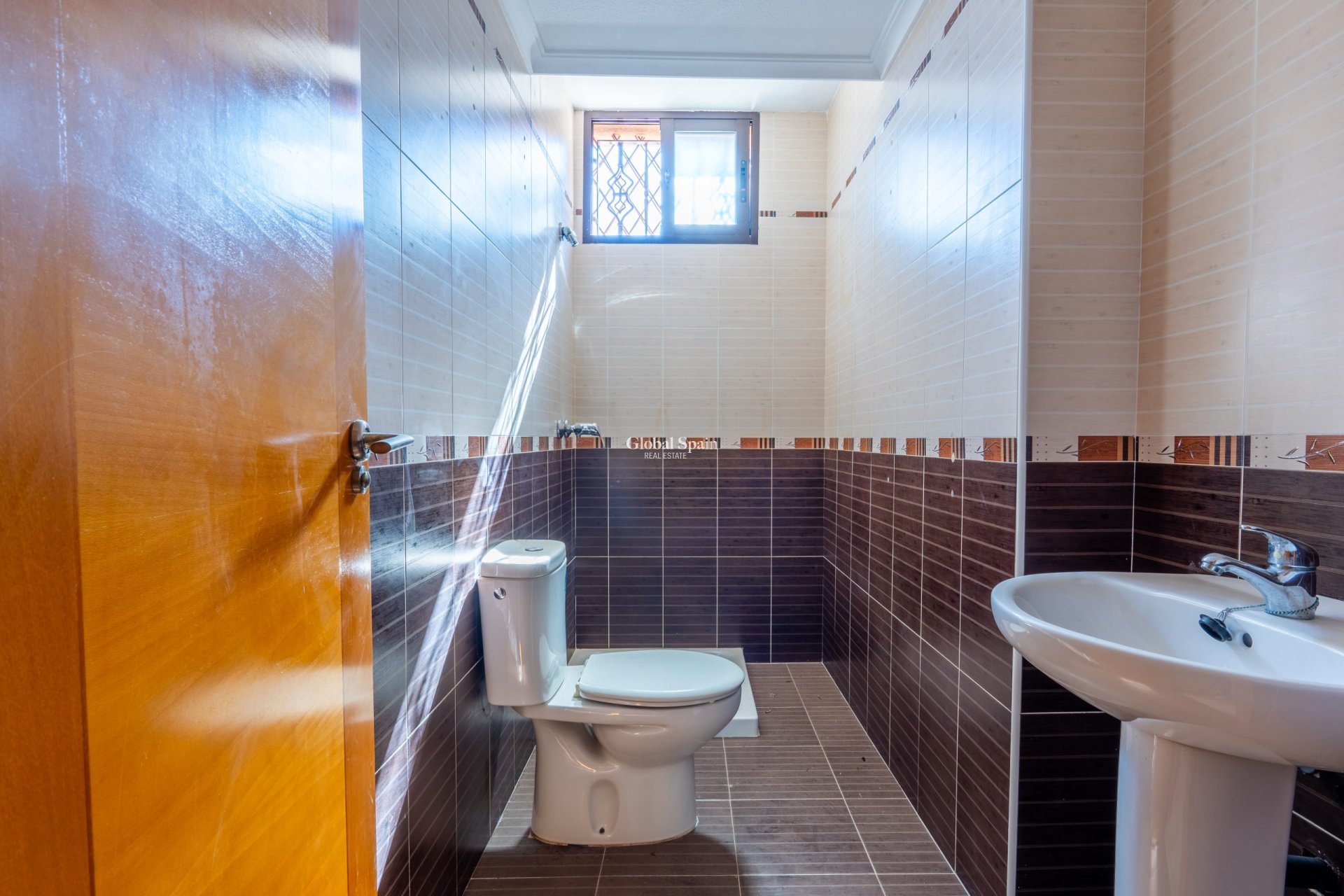 Odsprzedaż - WILLA  -
ORIHUELA COSTA - 