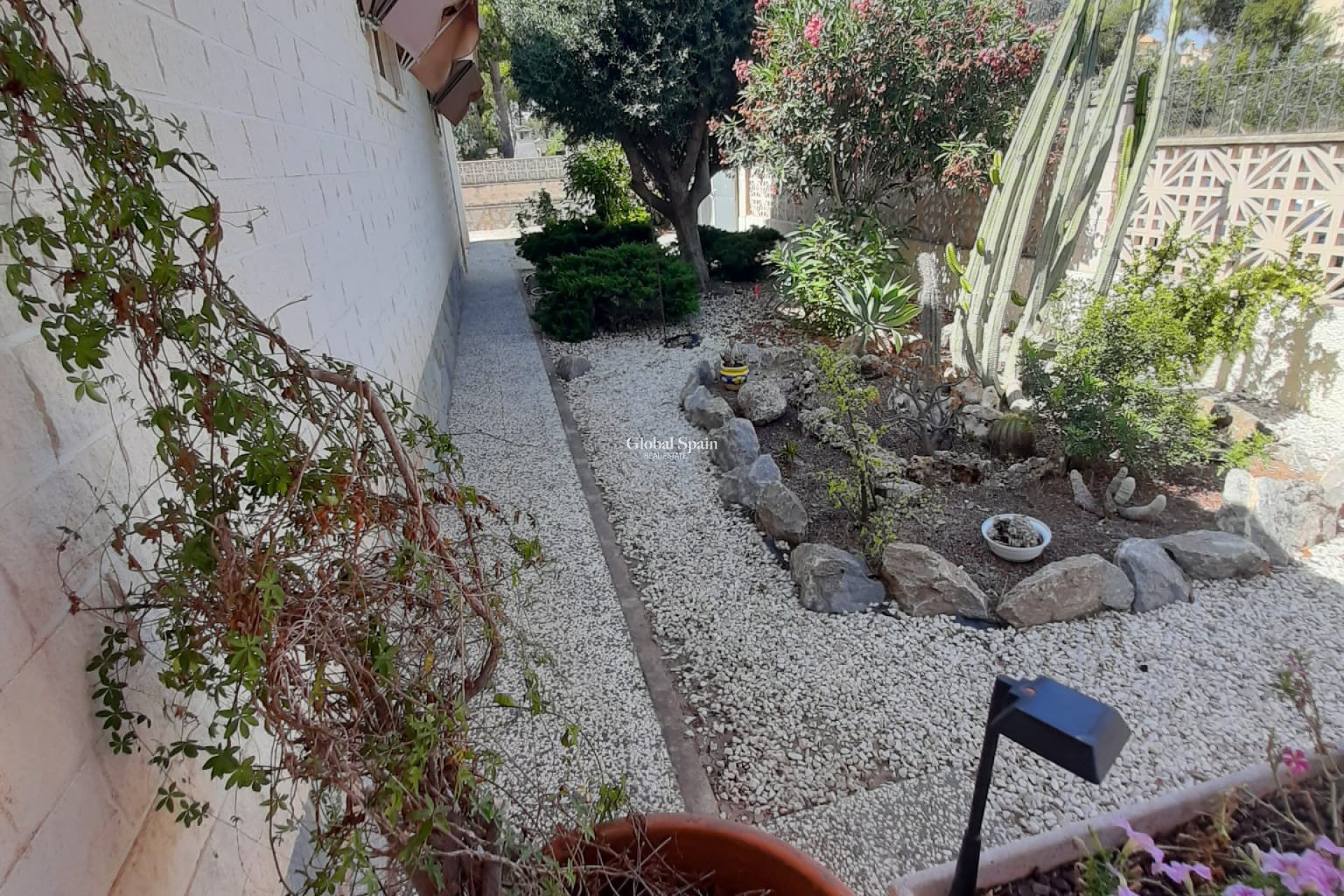 Odsprzedaż - WILLA  -
ORIHUELA COSTA - 