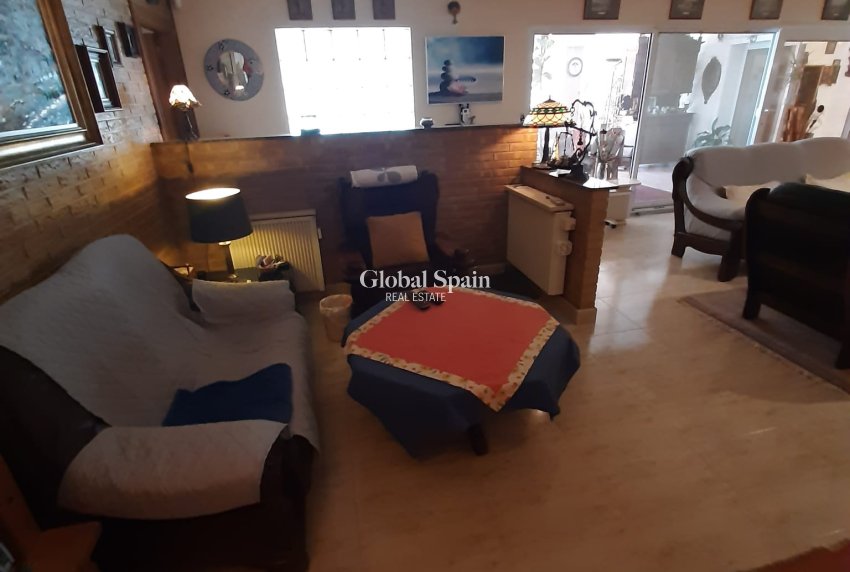 Odsprzedaż - WILLA  -
ORIHUELA COSTA - 