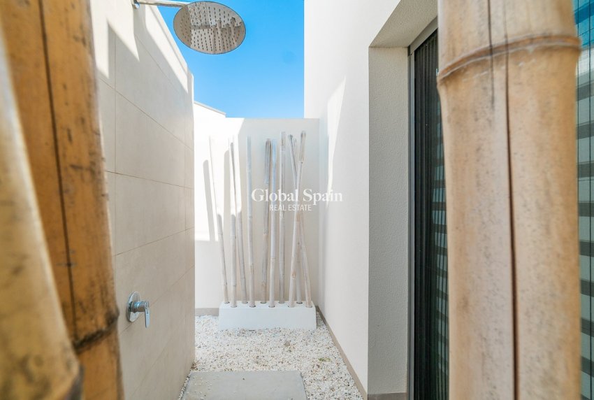 Odsprzedaż - WILLA  -
ORIHUELA COSTA - 