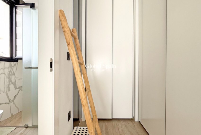 Odsprzedaż - WILLA  -
ORIHUELA COSTA - 