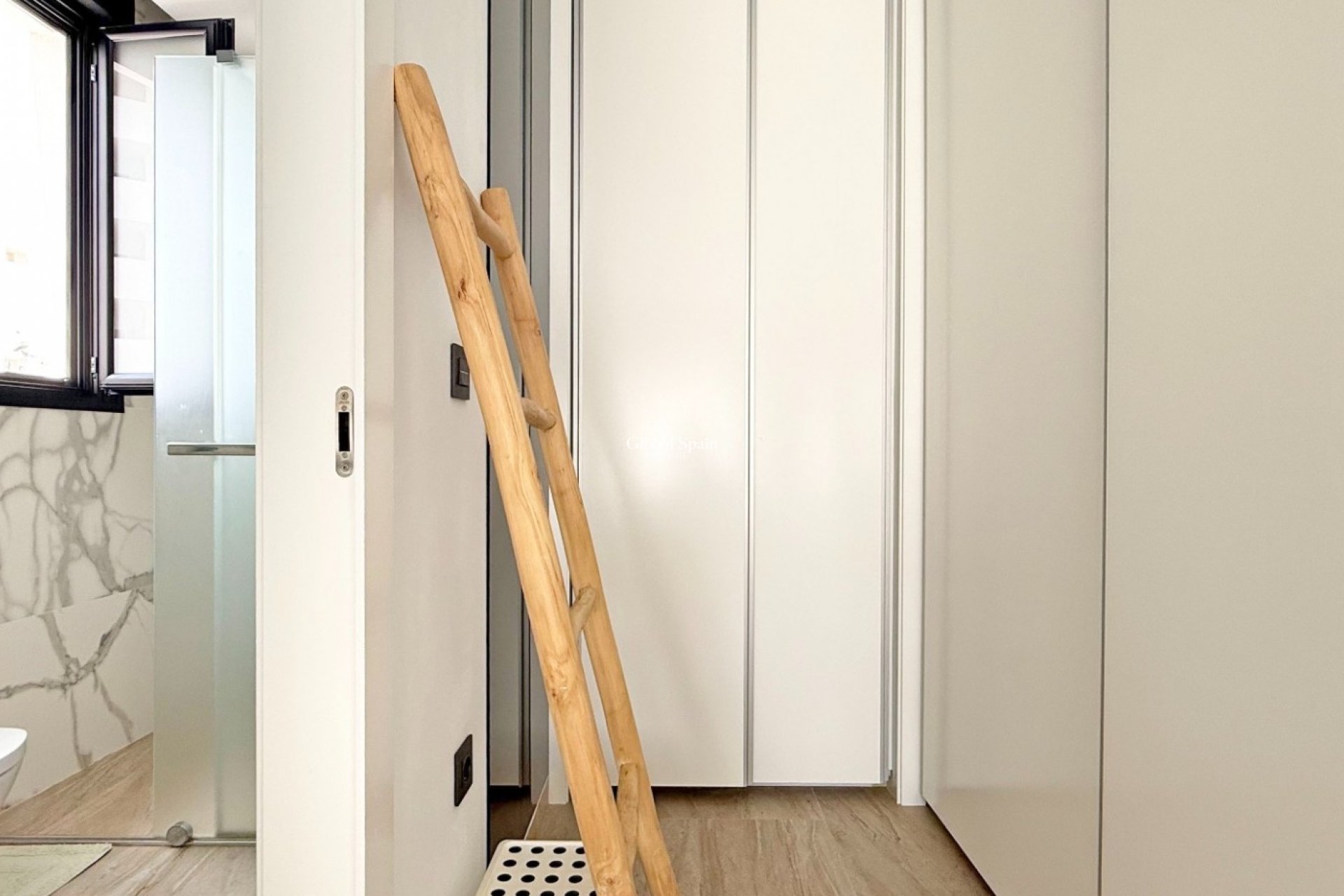 Odsprzedaż - WILLA  -
ORIHUELA COSTA - 