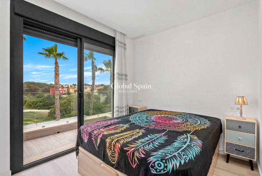 Odsprzedaż - WILLA  -
ORIHUELA COSTA - 