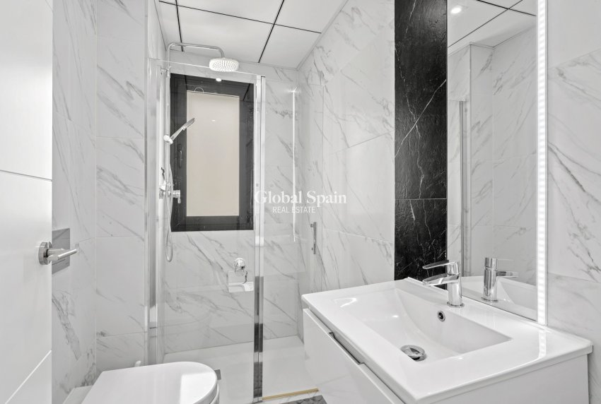 Odsprzedaż - WILLA  -
ORIHUELA COSTA - 