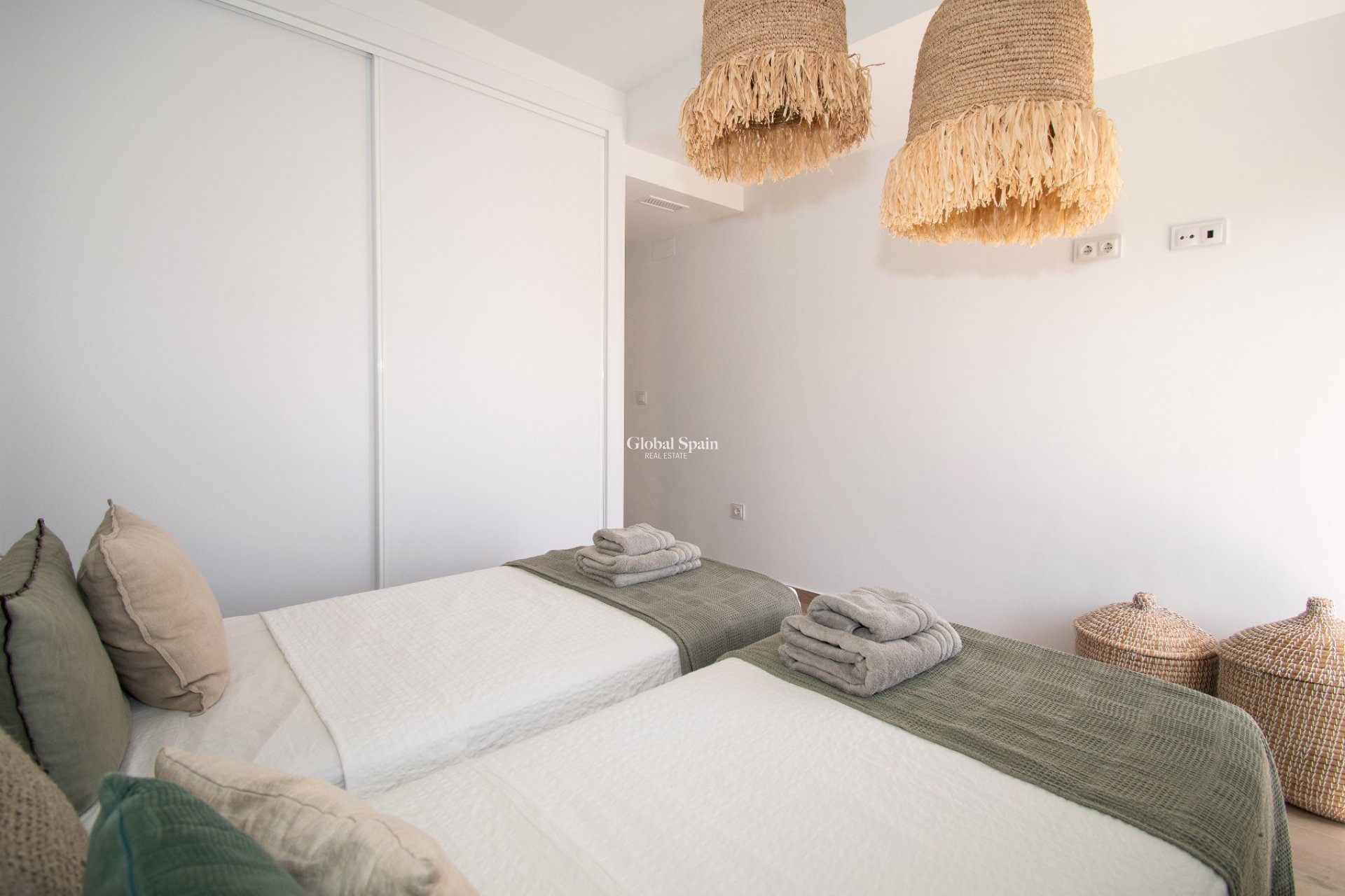 Odsprzedaż - WILLA  -
ORIHUELA COSTA - 