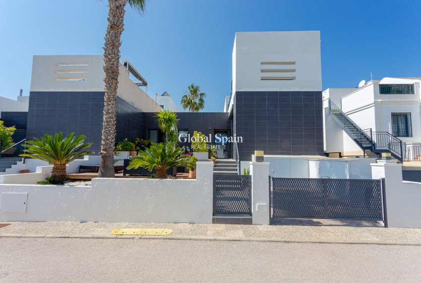 Odsprzedaż - WILLA  -
ORIHUELA COSTA - 