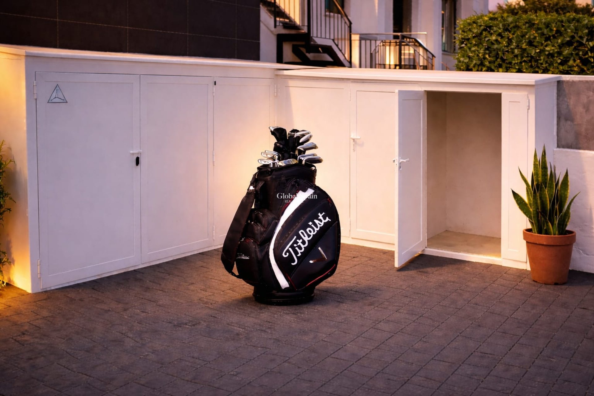 Odsprzedaż - WILLA  -
ORIHUELA COSTA - 