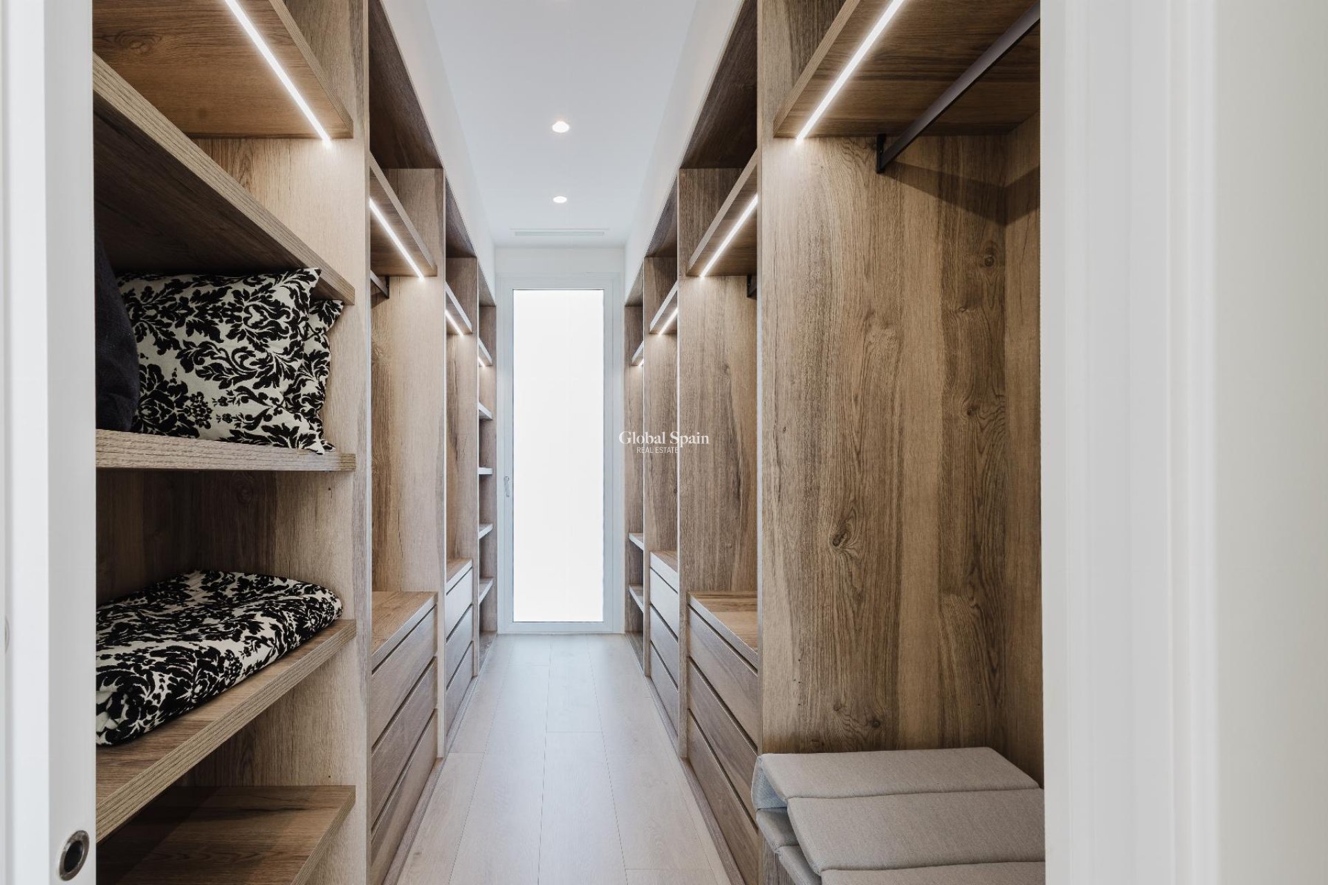 Odsprzedaż - WILLA  -
ORIHUELA COSTA - 