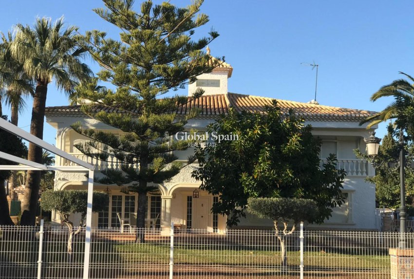 Odsprzedaż - WILLA  -
ORIHUELA COSTA - 