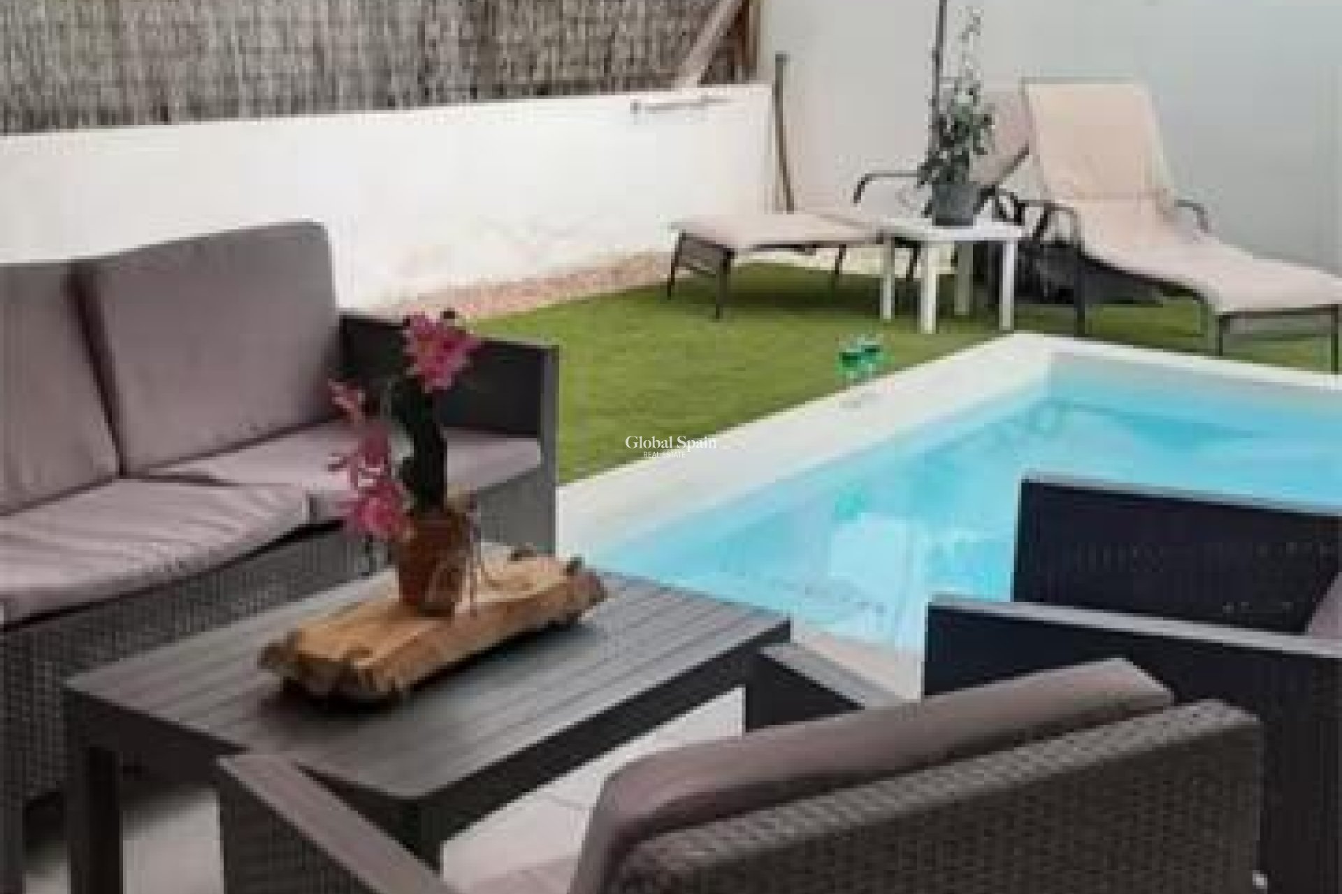 Odsprzedaż - WILLA  -
ORIHUELA COSTA - 