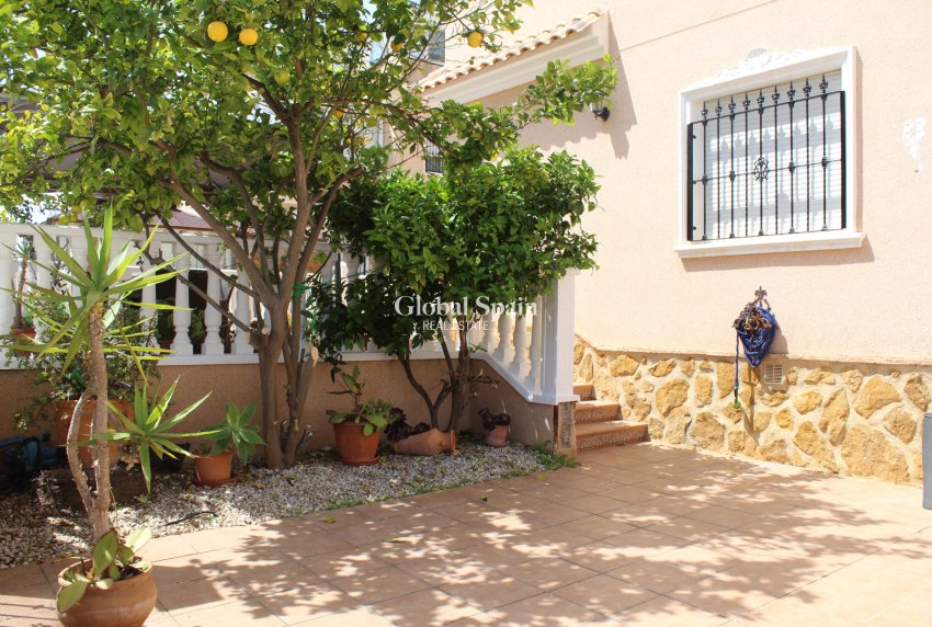 Odsprzedaż - WILLA  -
ORIHUELA COSTA - 