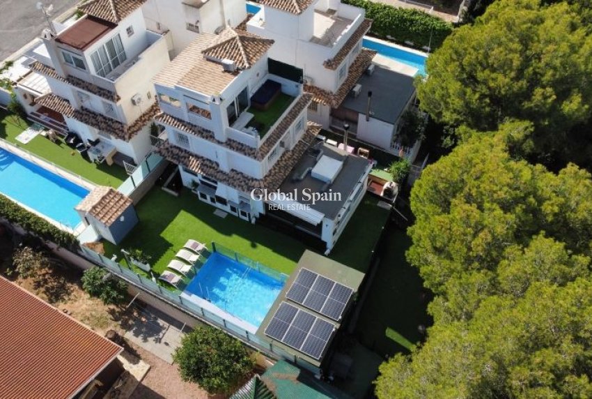 Odsprzedaż - WILLA  -
ORIHUELA COSTA - 