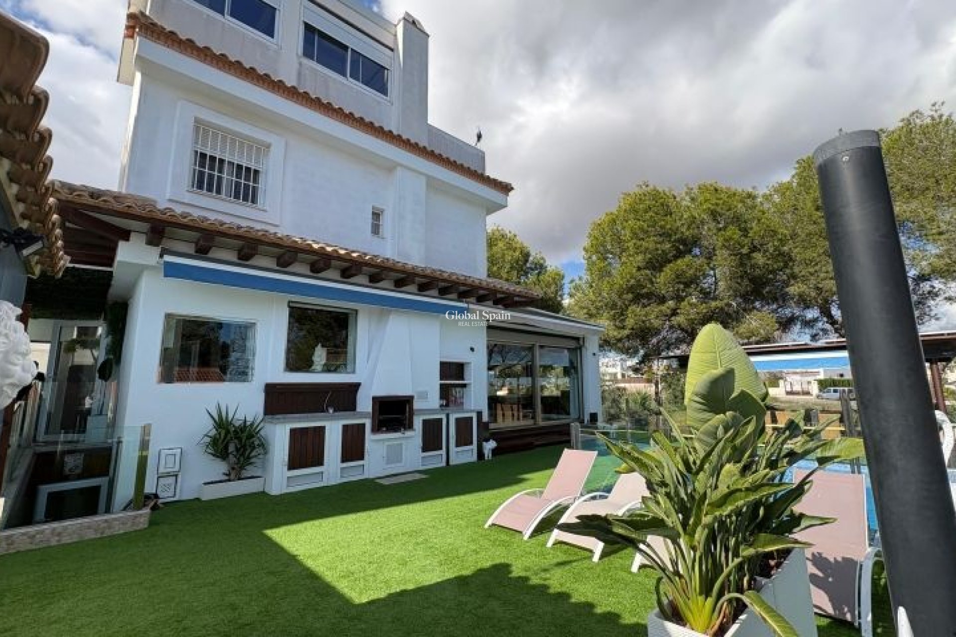 Odsprzedaż - WILLA  -
ORIHUELA COSTA - 