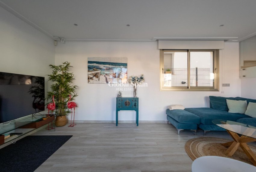 Odsprzedaż - WILLA  -
ORIHUELA COSTA - 