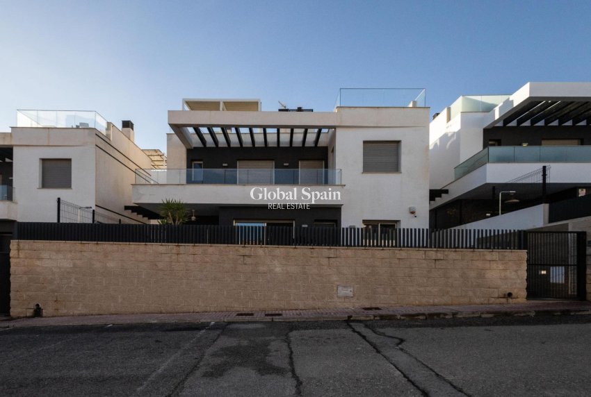 Odsprzedaż - WILLA  -
ORIHUELA COSTA - 