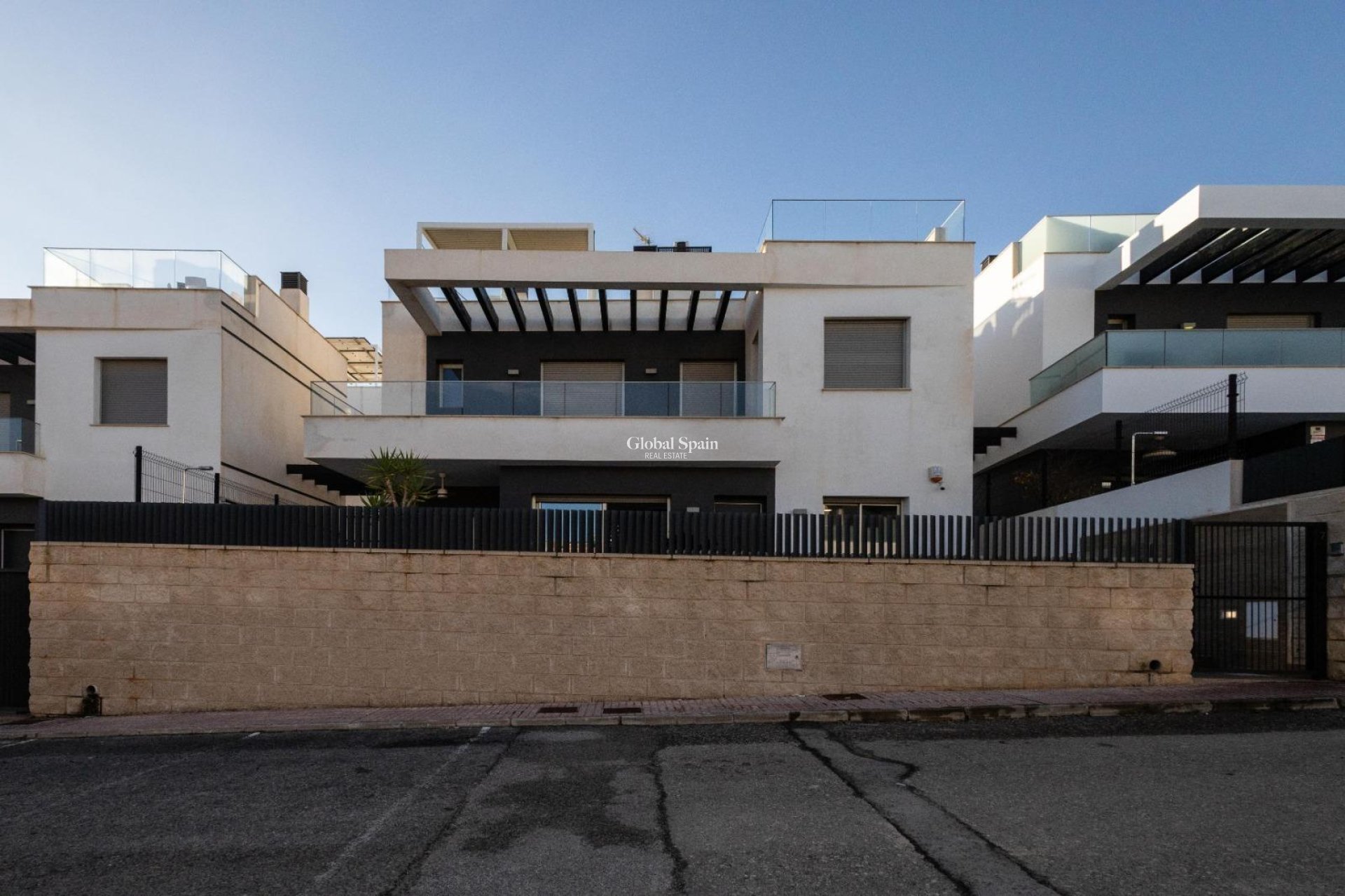 Odsprzedaż - WILLA  -
ORIHUELA COSTA - 