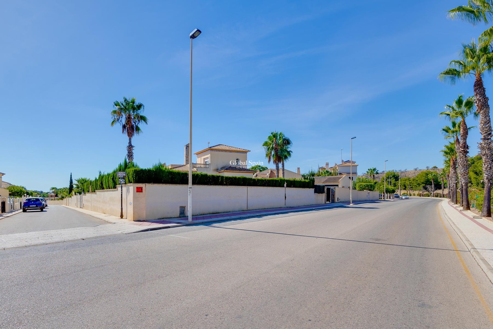 Odsprzedaż - WILLA  -
ORIHUELA COSTA - 