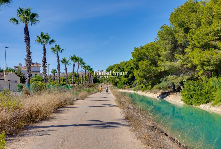 Odsprzedaż - WILLA  -
ORIHUELA COSTA - 
