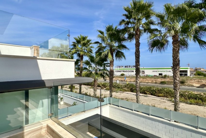 Odsprzedaż - WILLA  -
ORIHUELA COSTA - 