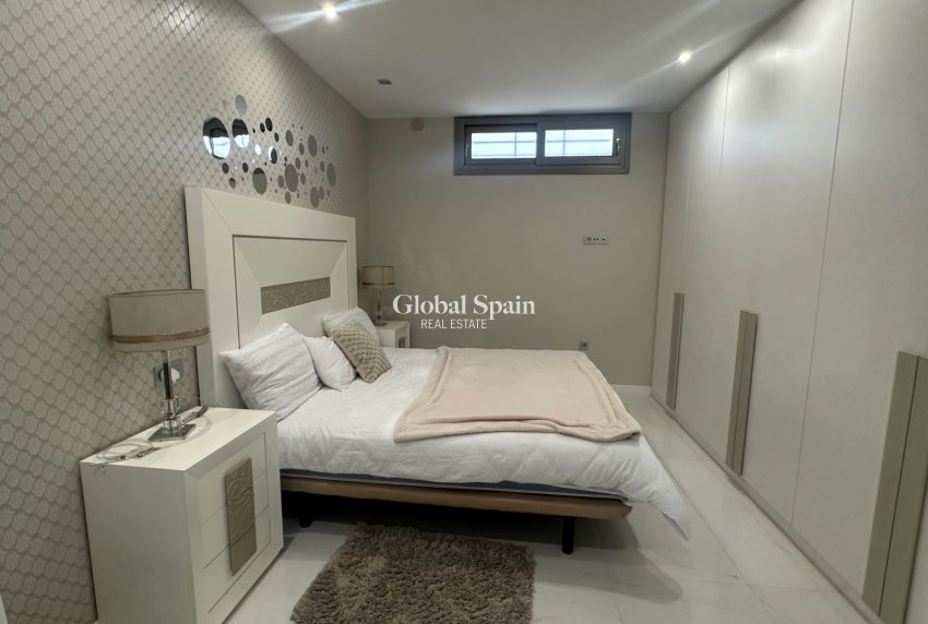 Odsprzedaż - WILLA  -
ORIHUELA COSTA - 