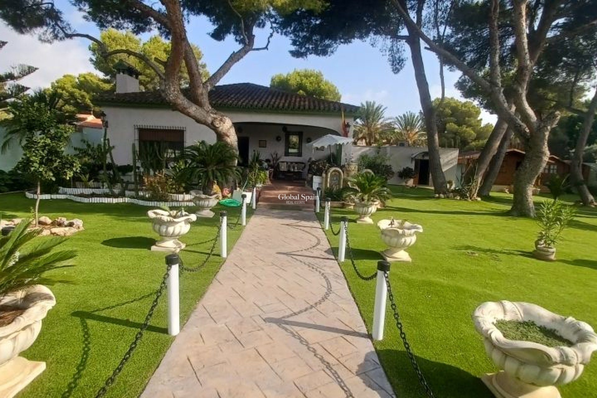 Odsprzedaż - WILLA  -
ORIHUELA COSTA - 