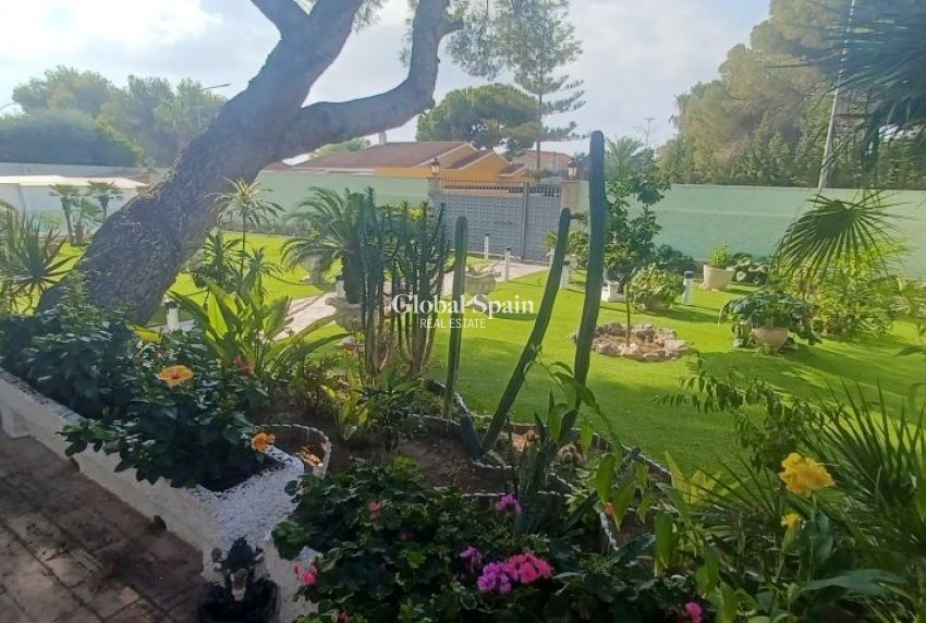 Odsprzedaż - WILLA  -
ORIHUELA COSTA - 