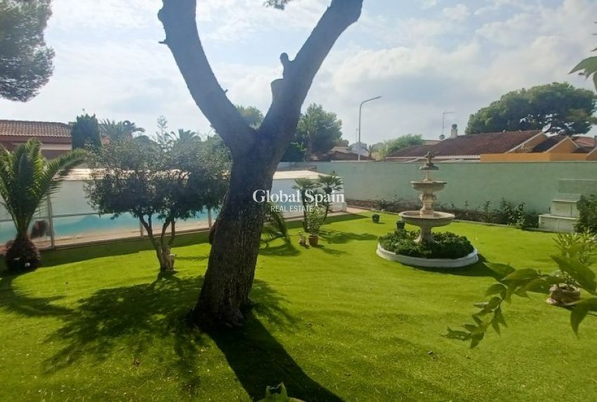 Odsprzedaż - WILLA  -
ORIHUELA COSTA - 