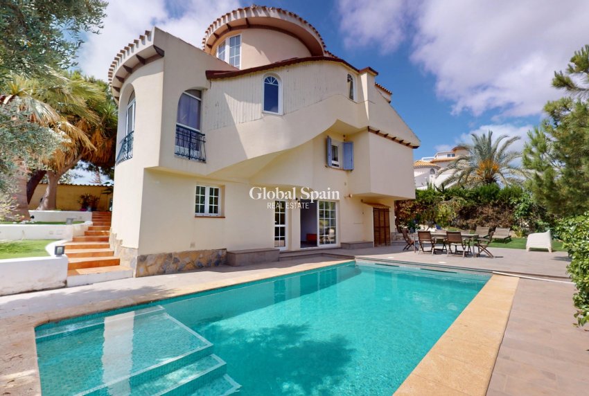 Odsprzedaż - WILLA  -
ORIHUELA COSTA - 